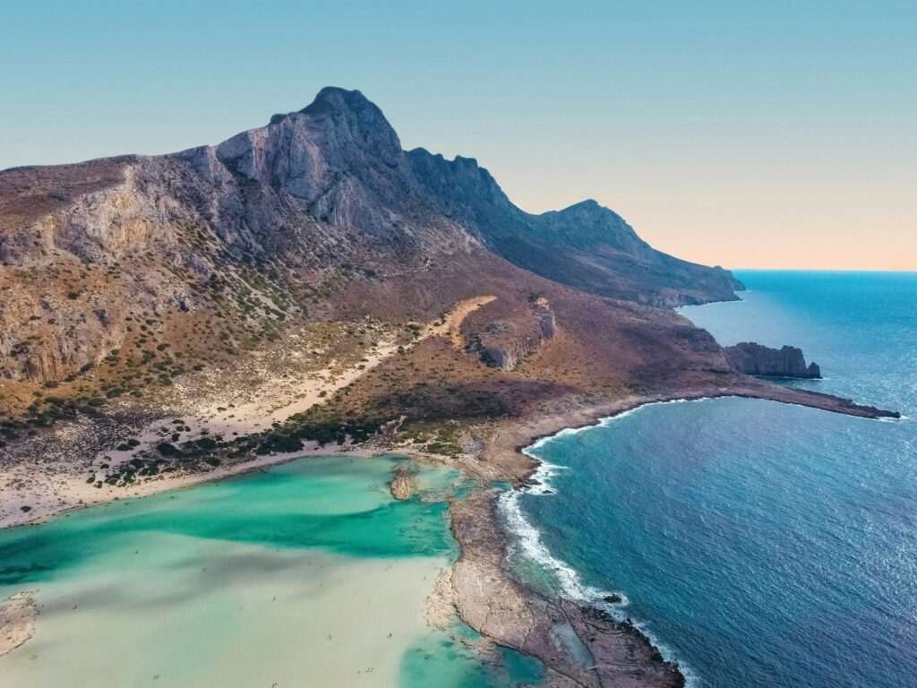 Türkise, flache Balos-Lagune auf der Halbinsel Gramvousa, ein beliebtes Ziel für Kreta mit Kindern